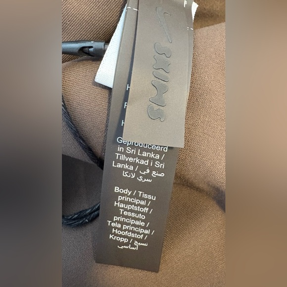 SKIMS  Nike Kim Kardashian matte 26” leggings medium new with tags - Picture 4 of 5